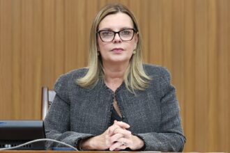 claudia-lelis-propoe-vacinacao-gratuita-contra-herpes-zoster-para-pessoas-acima-de-50-anos