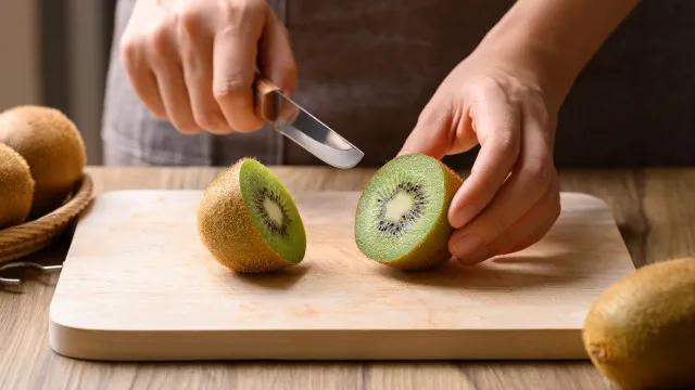pode-comer-kiwi-com-casca?-veja-formas-de-consumir-a-fruta