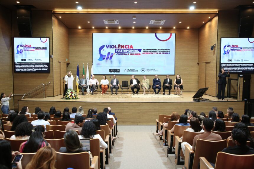 “nem-sempre-a-violencia-sangra”:-palestra-alerta-para-o-controle-patrimonial-contra-mulheres