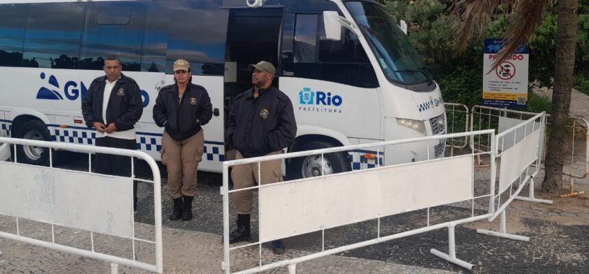 turista-espanhol-cai-na-pedra-do-arpoador-e-e-resgatado-por-guardas-municipais-e-bombeiros