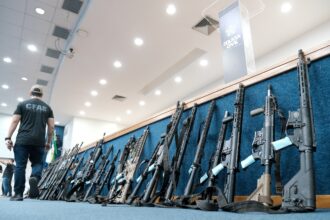 apenas-cinco-areas-concentram-mais-da-metade-dos-fuzis-apreendidos-pela-policia;-saiba-quais-sao