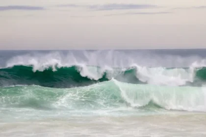 rio-entra-em-alerta-para-ressaca-e-ondas-de-ate-2,5-metros