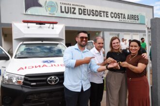 saude-fortalecida:-claudia-lelis-entrega-ambulancia-a-populacao-de-bom-jesus-do-tocantins