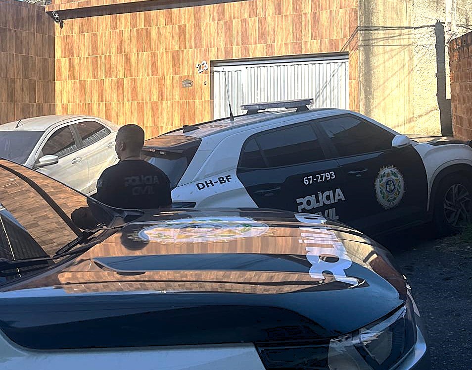 policia-faz-pericia-na-casa-de-menino-morto-com-suspeita-de-envenenamento-na-baixada-e-apreende-celulares-de-parentes
