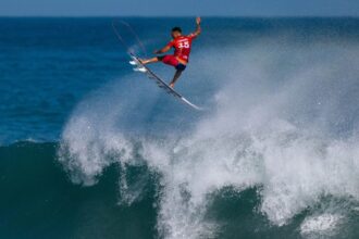 com-4-surfistas,-brasil-segue-na-briga-pela-etapa-de-saquarema