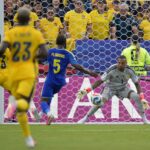 apos-levar-sete-da-alemanha,-goleiro-de-curacao-bate-recorde-de-defesas-em-empate-sem-gols-com-o-equador