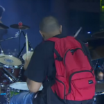 de-baterista-de-henrique-e-juliano-tocando-de-mochila-volta-a-chamar-atencao-nas-redes-apos-reacao-de-cantora