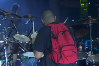 de-baterista-de-henrique-e-juliano-tocando-de-mochila-volta-a-chamar-atencao-nas-redes-apos-reacao-de-cantora