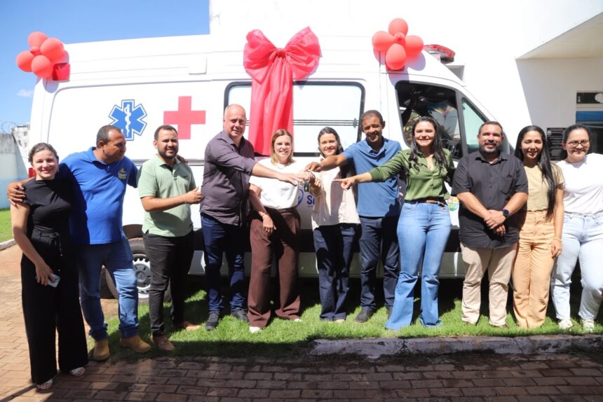 saude-em-primeiro-lugar:-claudia-lelis-entrega-ambulancia-uti-movel-para-atender-divinopolis