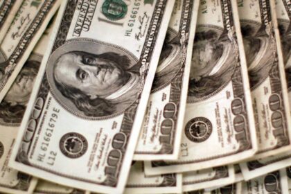 dolar-sobe-para-r$-5,18-e-atinge-maior-valor-desde-fim-de-marco