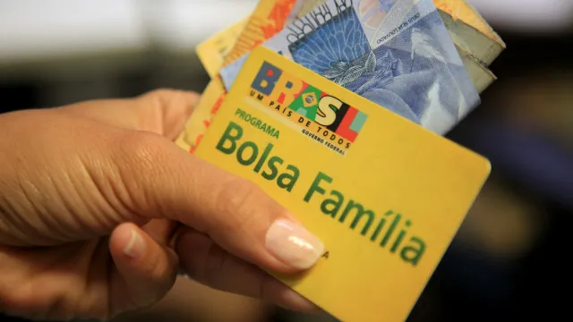 caixa-paga-bolsa-familia-a-beneficiarios-com-nis-de-final-6