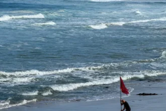pedi-a-deus-para-ter-uma-morte-digna,-diz-mulher-resgatada-viva-no-mar-em-ilhabela