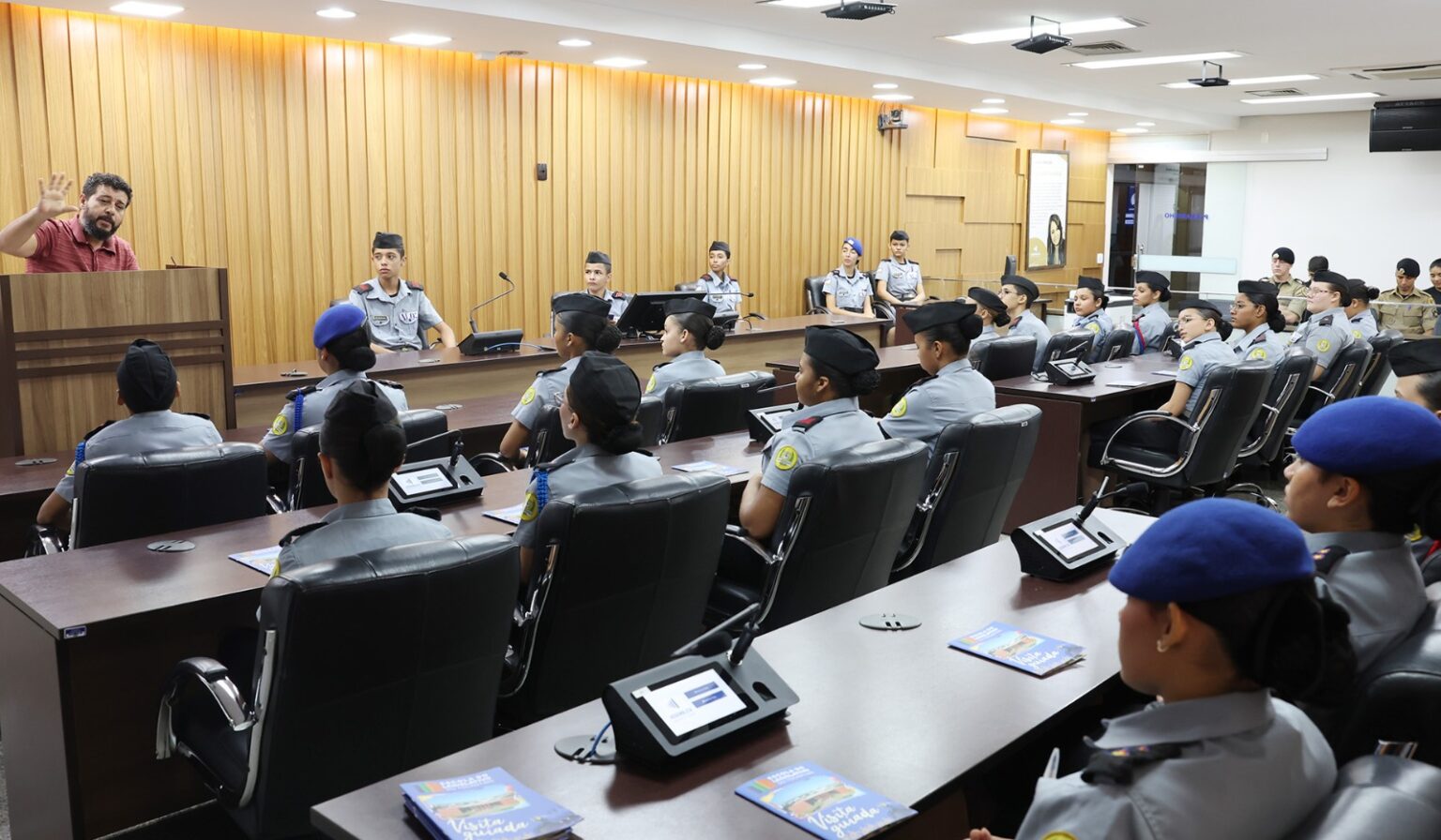 aleto-recebe-alunos-do-curso-de-assessoria-de-comunicacao-em-visita-guiada