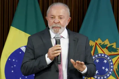 lula-diz-que-vai-incluir-defesa-nacional-em-plano-de-governo:-‘esta-cheio-de-maluco-no-mundo’