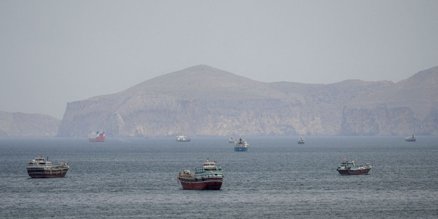 petroleiro-e-atingido-em-ormuz-em-meio-a-ataques-entre-ira-e-eua