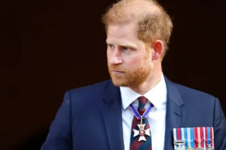 harry-levara-filhos-pela-1a-vez-ao-tumulo-de-diana-em-visita-ao-reino-unido
