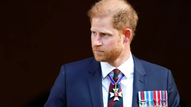 harry-levara-filhos-pela-1a-vez-ao-tumulo-de-diana-em-visita-ao-reino-unido