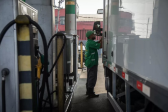com-fim-de-subsidio,-petrobras-corta-preco-do-diesel-em-r$-0,35-nas-refinarias,-mas-nada-muda-na-bomba