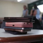 restricao-a-celulares-em-escolas-avanca,-mas-39%-dos-diretores-relatam-dificuldades