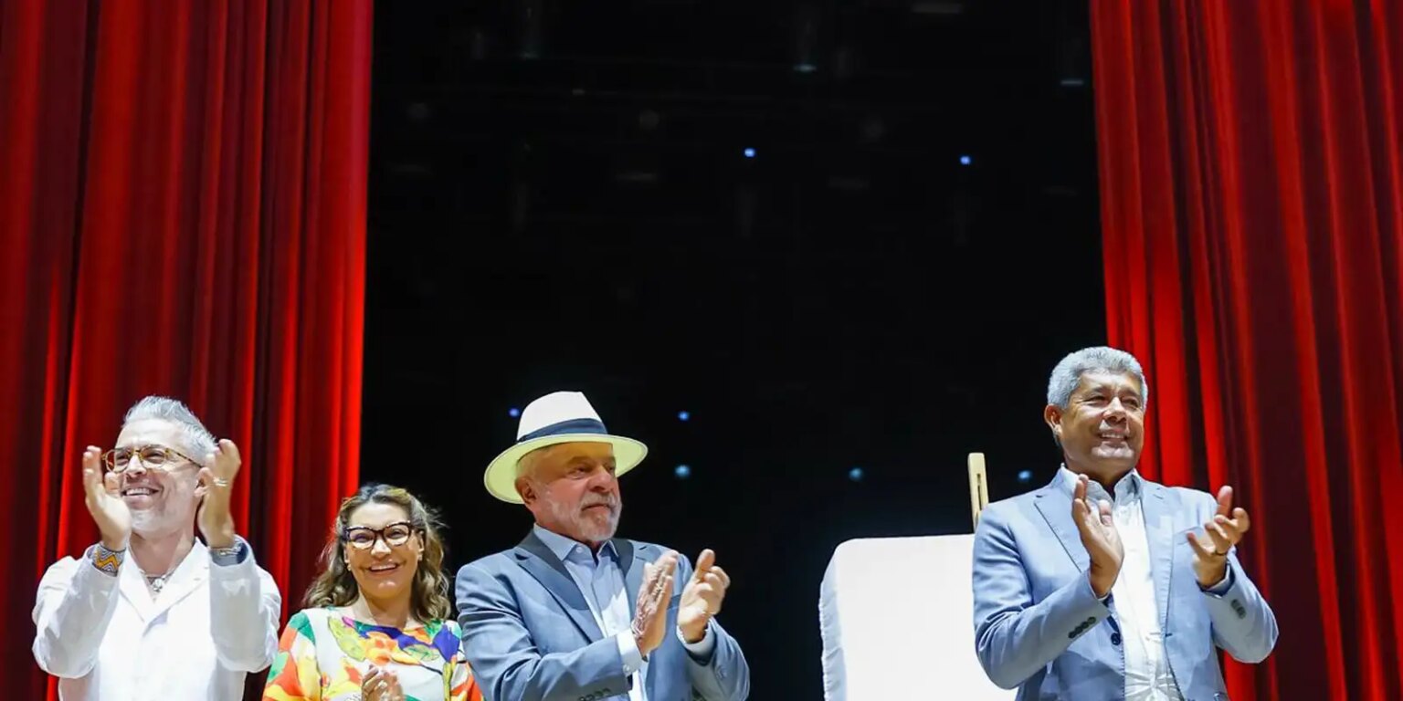 teatro-castro-alves,-em-salvador,-e-reinaugurado-apos-reforma-completa