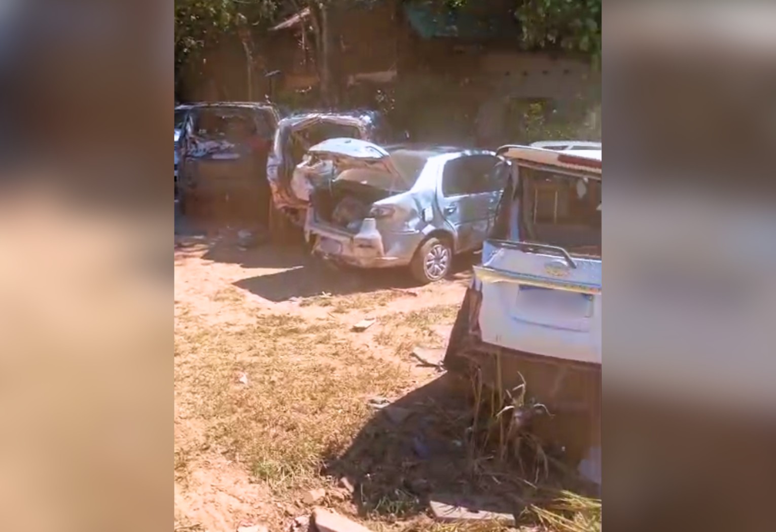 mostra-momento-em-que-caminhao-invade-estacionamento-e-atinge-carros-apos-descer-serra-no-to