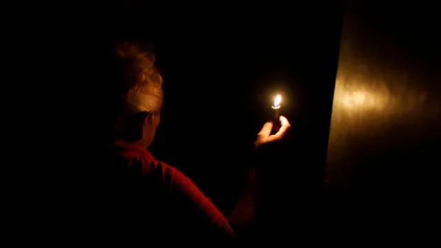 mulher-fica-cinco-anos-sem-energia-eletrica-em-casa-apos-vinganca-do-ex