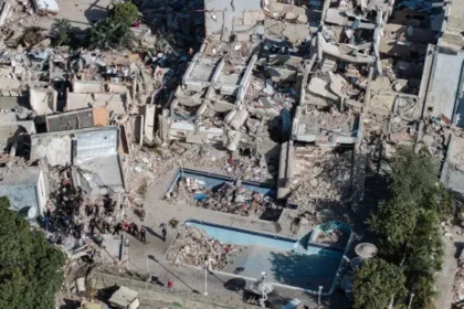 caracas-vive-dividida-entre-normalidade-e-vidas-arruinadas-por-terremoto