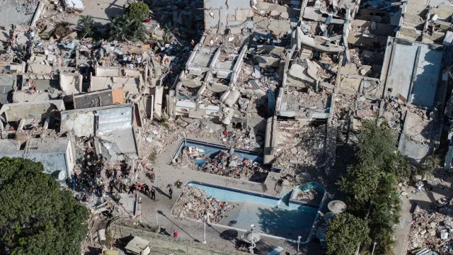 caracas-vive-dividida-entre-normalidade-e-vidas-arruinadas-por-terremoto