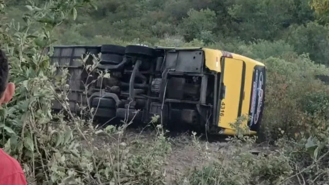 acidente-com-onibus-de-romeiros-deixa-dois-mortos-e-21-feridos-no-ceara