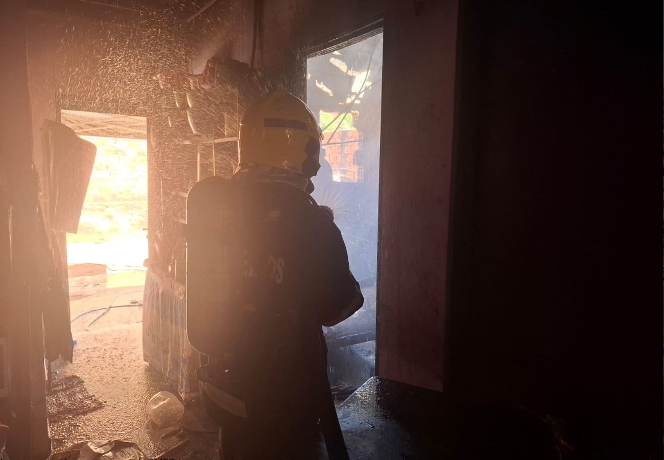 cadeirante-morre-carbonizada-durante-incendio-dentro-de-casa-no-interior-do-to,-dizem-bombeiros