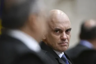 moraes-e-dino-dao-2-dias-para-tjs-explicarem-violacao-de-ordem-do-stf-sobre-penduricalhos