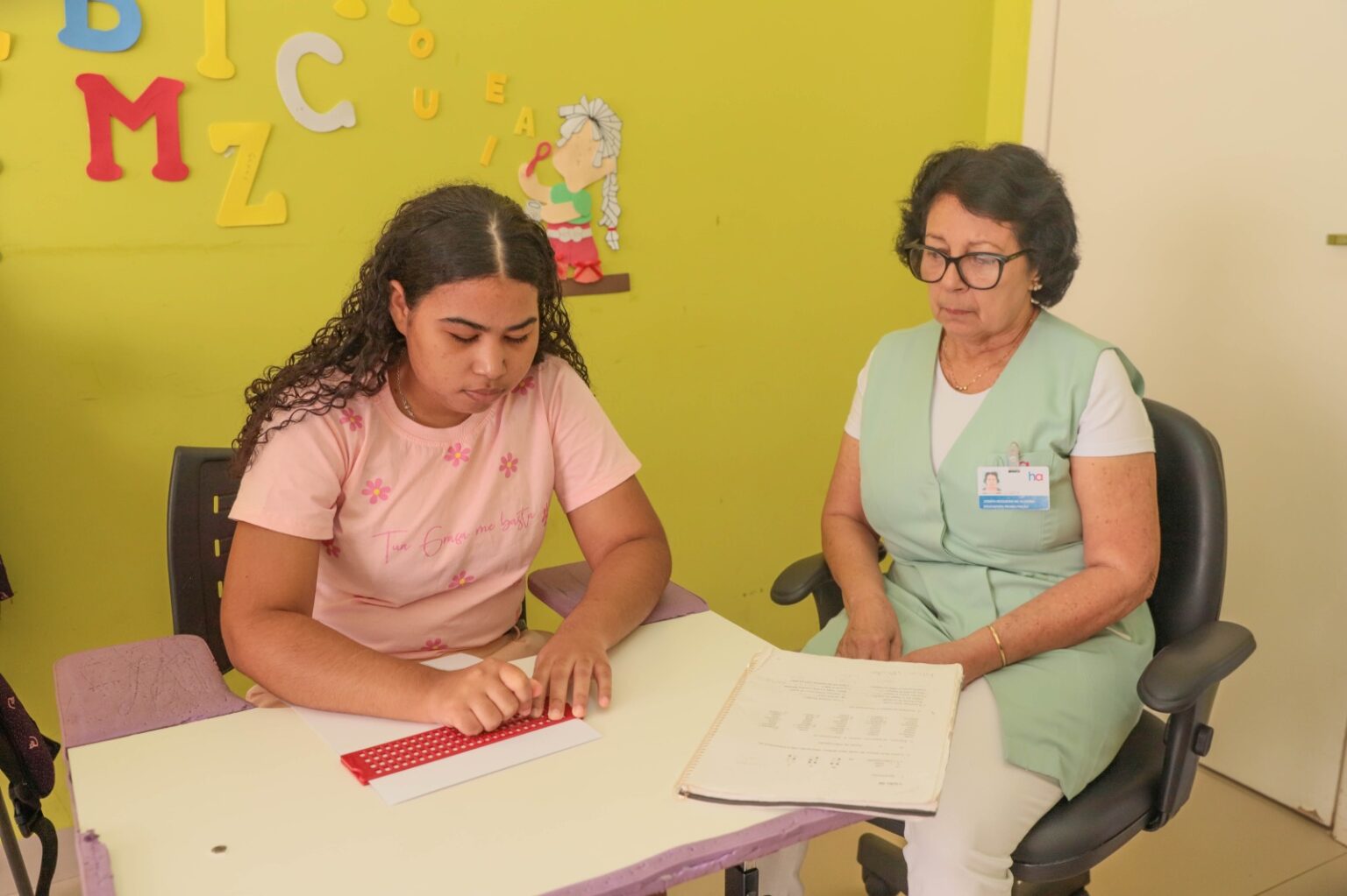 cer-de-araguaina-transforma-vidas-por-meio-da-reabilitacao-visual-e-devolve-autonomia-aos-pacientes