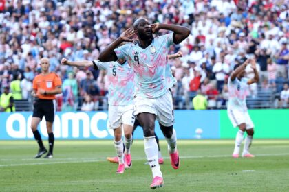 belgica-faz-sua-melhor-atuacao-na-copa-do-mundo-e-‘expulsa’-os-estados-unidos-de-balogun-para-chegar-as-quartas