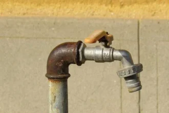 sao-paulo-tem-so-10%-do-minimo-de-agua-e-discute-reuso-de-esgoto-para-abastecer-represas