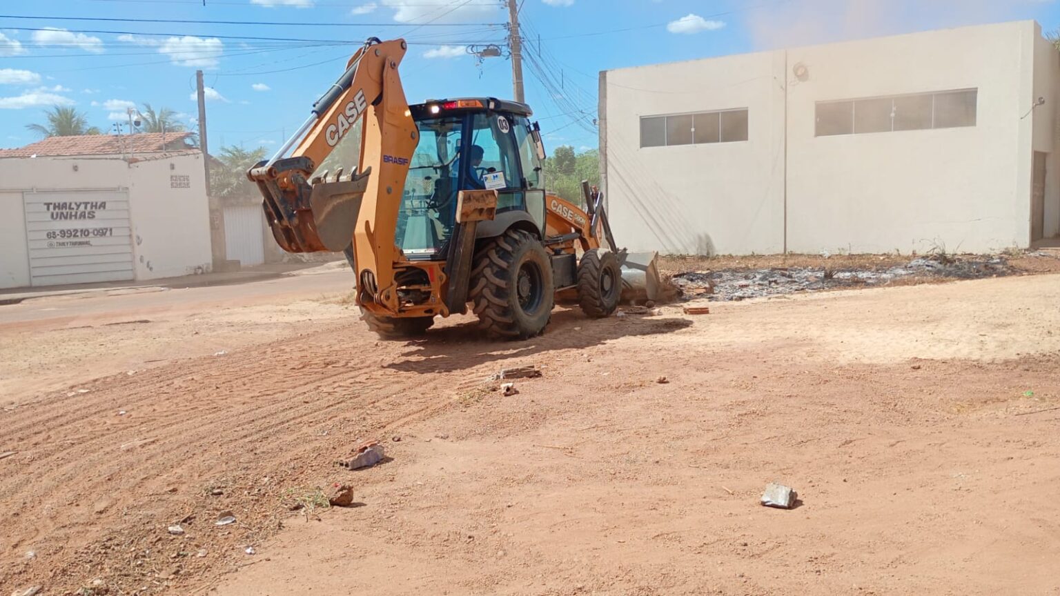 prefeitura-realiza-servicos-de-limpeza-nas-arnes-53-e-54-e-setores-da-regiao-sul-nesta-segunda-feira,-6