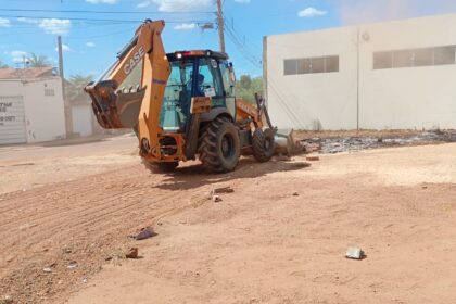 prefeitura-realiza-servicos-de-limpeza-nas-arnes-53-e-54-e-setores-da-regiao-sul-nesta-segunda-feira,-6