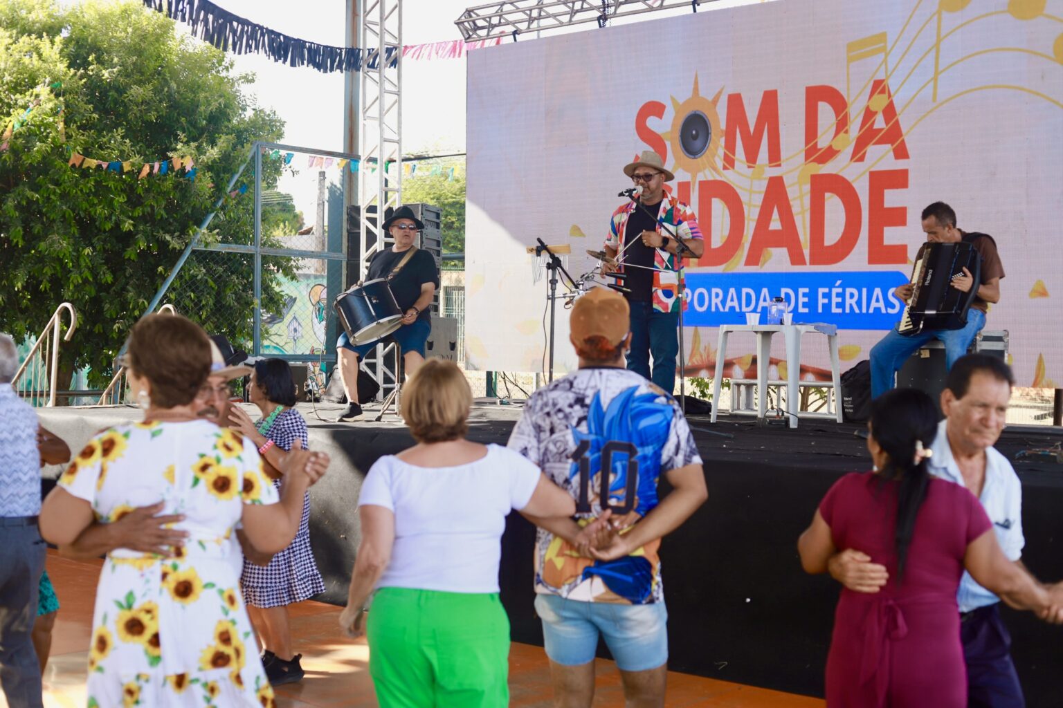 cantor-sabino-sa-abre-o-‘som-da-cidade’-e-programacao-segue-com-shows-neste-sabado,-11,-e-domingo,-12