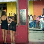 vila-mimosa-completa-30-anos:-reduto-historico-da-prostituicao-carioca-sofre-com-queda-de-publico-e-tenta-sobreviver