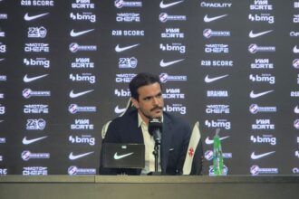 ‘nao-facilita-absolutamente-nada’,-diz-diretor-de-futebol-do-vasco-sobre-disputas-judiciais-em-torno-da-saf