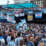 apos-eliminacao-da-favorita-franca,-argentinos-promovem-‘banderazo’-em-atlanta-antes-da-semifinal;-fotos