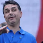 flavio-bolsonaro-diz-que-nao-tem-relacao-com-michelle-e-que-nao-viu-video-com-criticas