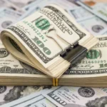 dolar-opera-em-alta-e-bolsa-recua-com-repercussao-de-taxa-de-25%-dos-eua-sobre-o-brasil