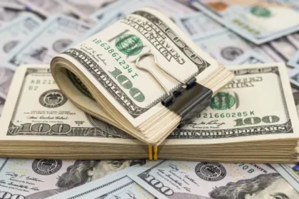 dolar-opera-em-alta-e-bolsa-recua-com-repercussao-de-taxa-de-25%-dos-eua-sobre-o-brasil