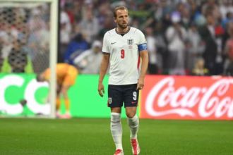 kane,-da-inglaterra,-agradece-o-apoio-de-torcedores,-mas-revela-dor-apos-eliminacao-da-copa:-‘sensacao-de-vazio-no-estomago