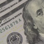 dolar-encosta-em-r$-5,10-com-tarifaco-e-tensao-global