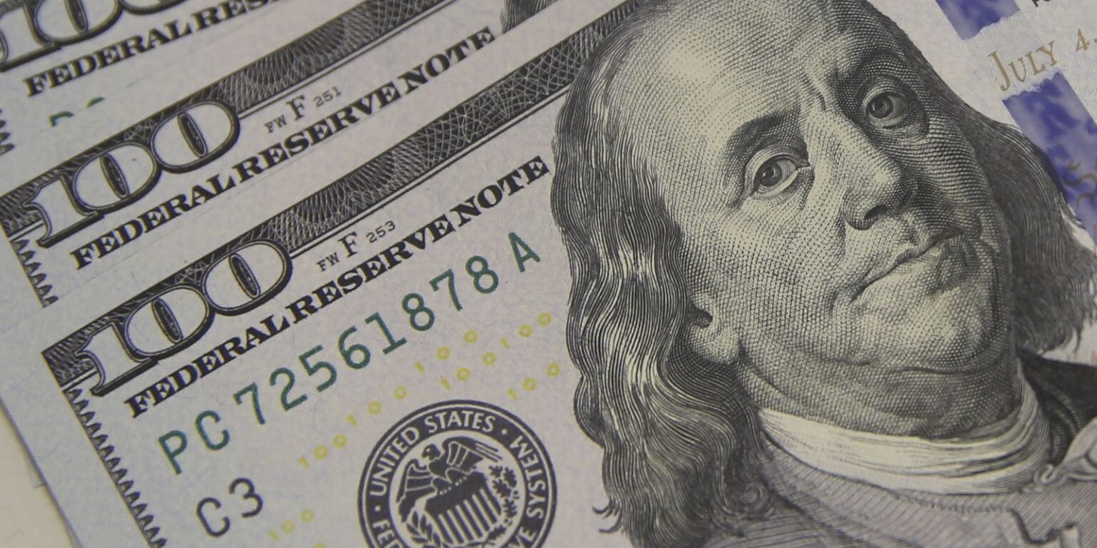 dolar-encosta-em-r$-5,10-com-tarifaco-e-tensao-global