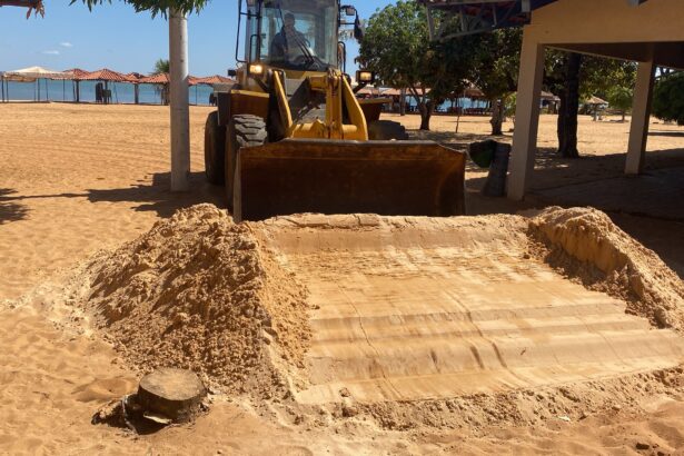 prefeitura-reforca-manutencao-de-acessos-as-praias-de-palmas-com-limpeza-e-reposicao-de-areia