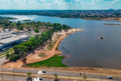 prainha-da-via-lago-permanece-propria-para-banho-apos-chuvas,-mas-prefeitura-orienta-evitar-entrar-na-agua-ate-que-turbidez-diminua