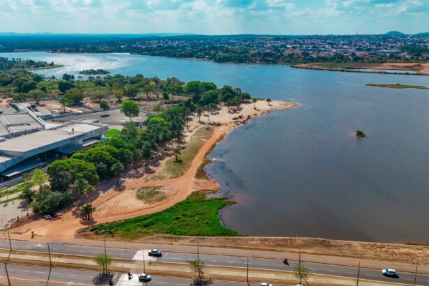 prainha-da-via-lago-permanece-propria-para-banho-apos-chuvas,-mas-prefeitura-orienta-evitar-entrar-na-agua-ate-que-turbidez-diminua
