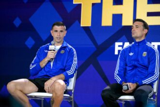 goleiro-da-argentina,-dibu-martinez-revela-problema-com-dedo-anelar-da-mao-direita:-‘sinto-dor-todos-os-dias’